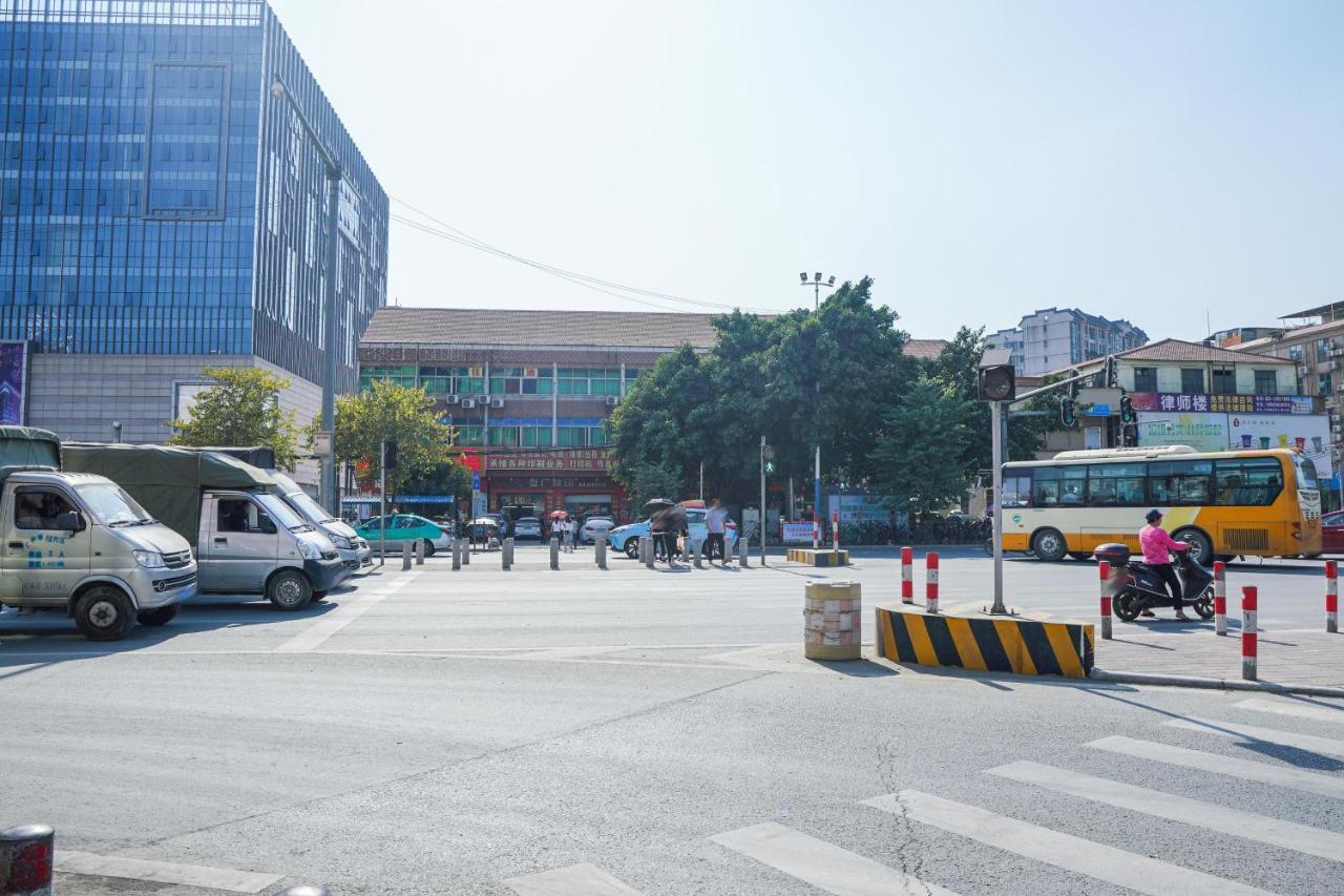 Felice Hotel-Guangzhou Baiyun International Airport Renhe Metro Station Branch Cantón Exterior foto